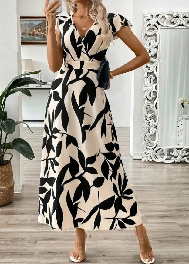 Vestido blanco y negro con escote en V y caída fluida
