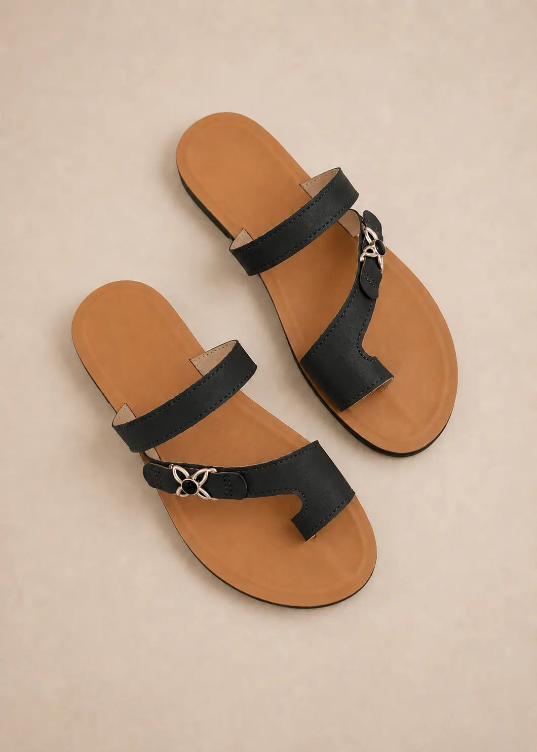 Sandalia slip-on con separador de dedo