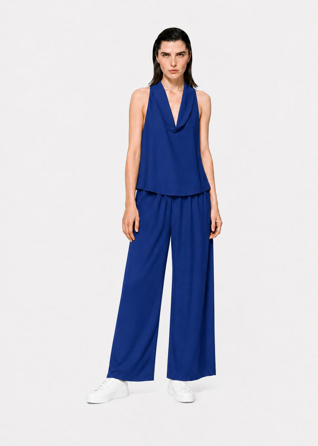 Conjunto con top drapeado y pantalón de pierna amplia