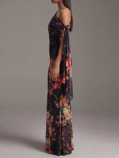 Lorena Vestido Maxi Plisado de Chiffon Estampado Negro de Un Solo Hombro