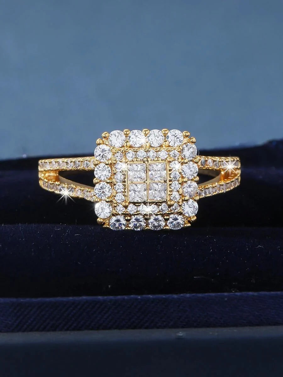 Isabella – Anillo audaz con halo cuadrado y pavé radiante