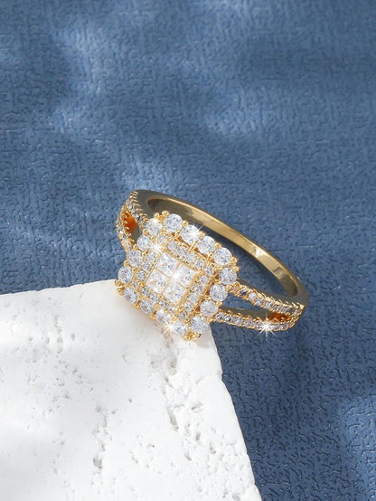 Isabella – Anillo audaz con halo cuadrado y pavé radiante