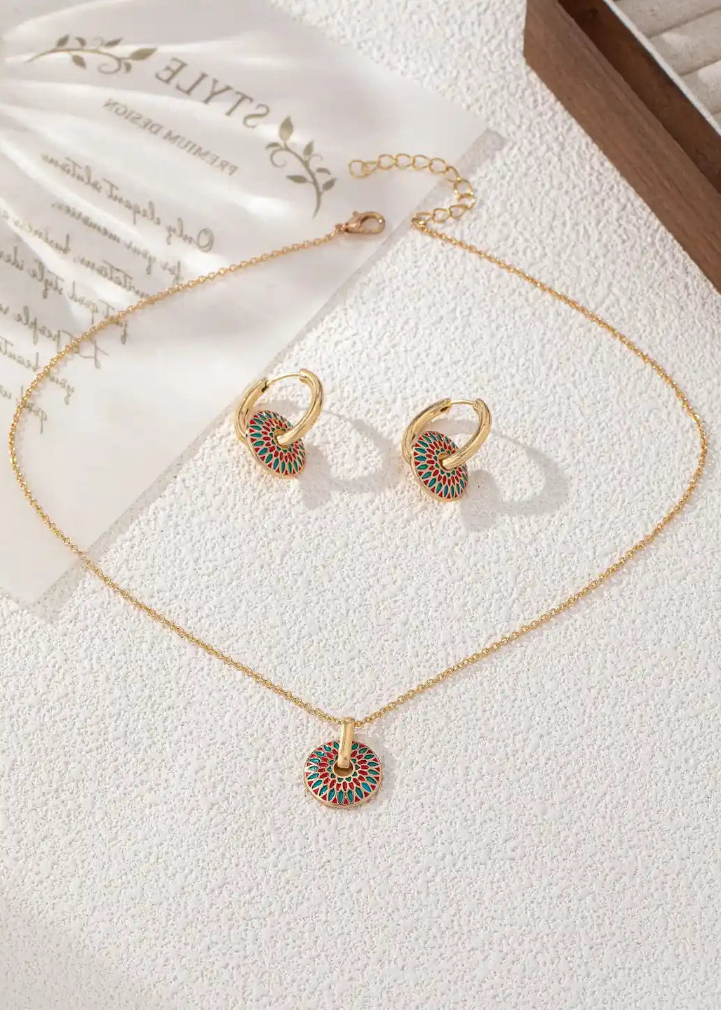 Conjunto de joyería floral esmaltada