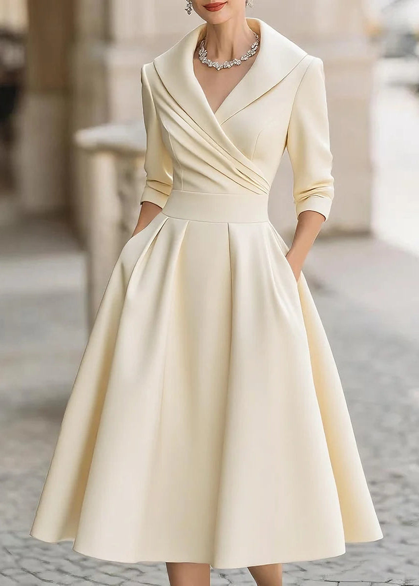 Vestido midi de satén de inspiración vintage con cuello drapeado