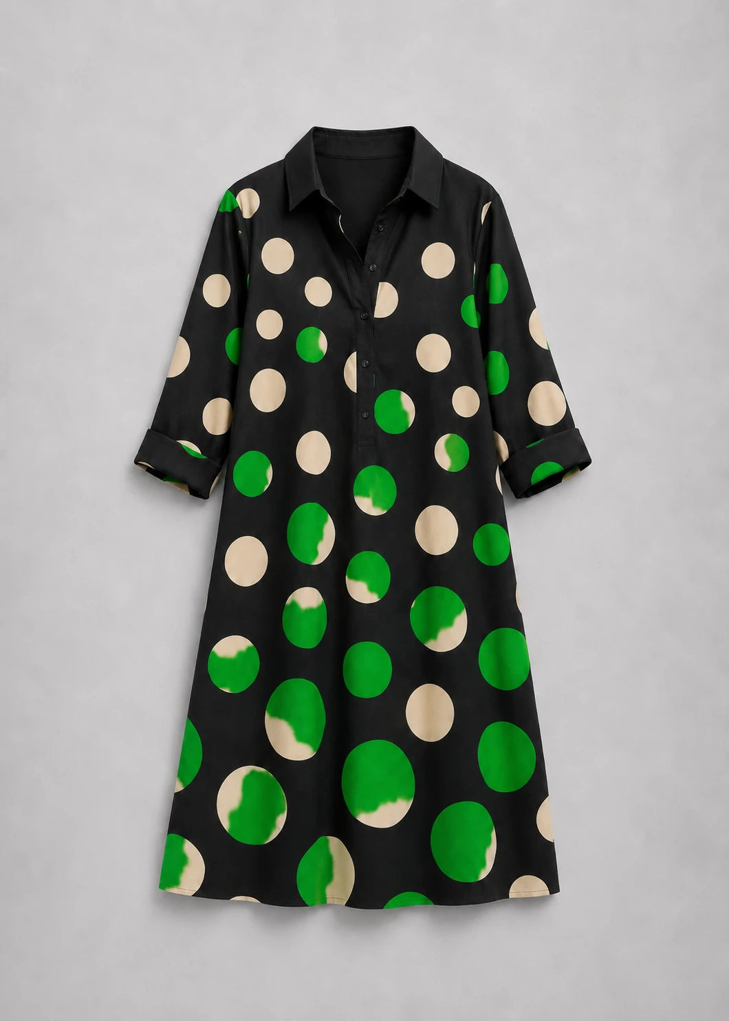 Vestido negro camisero con lunares verdes y beige