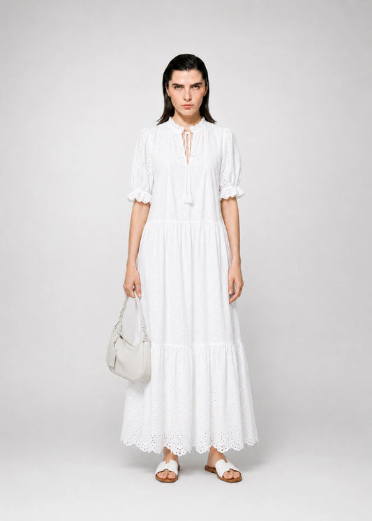 Vestido blanco bordado con lazo frontal