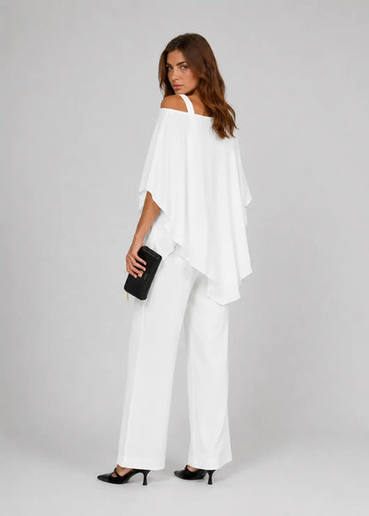Conjunto fluido con blusa capa y pantalón ancho