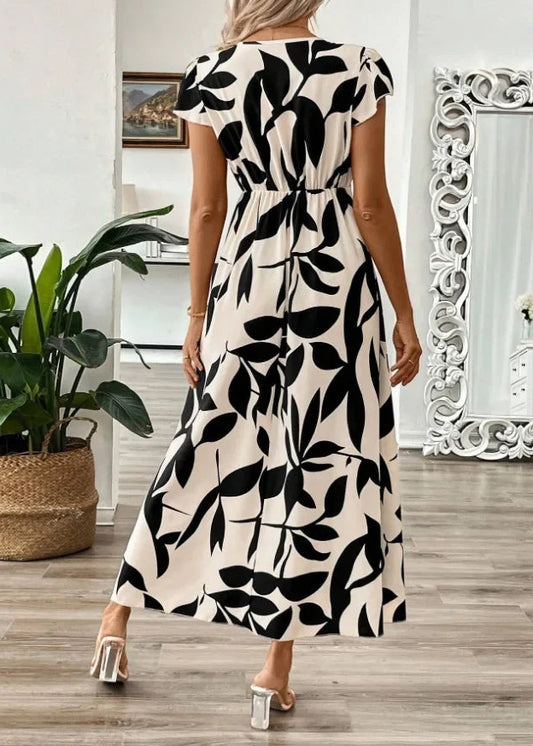 Vestido blanco y negro con escote en V y caída fluida