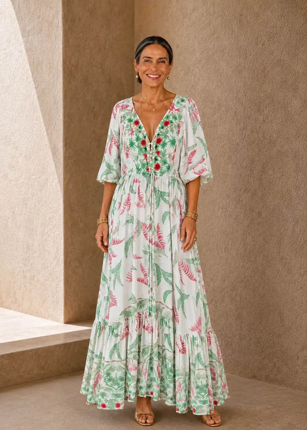 Vestido largo con escote en V y estampado de hojas