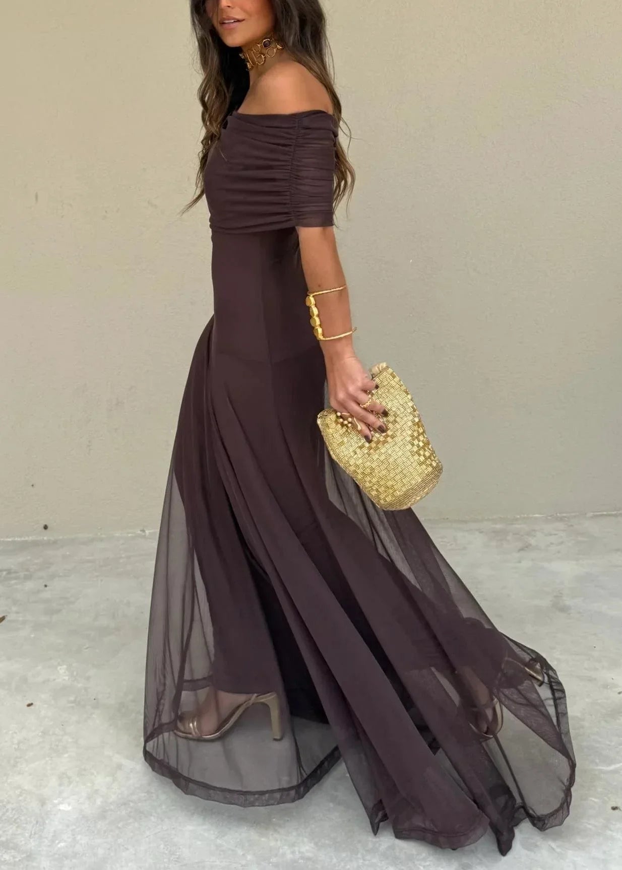 Vestido maxi de malla toledo con un solo hombro