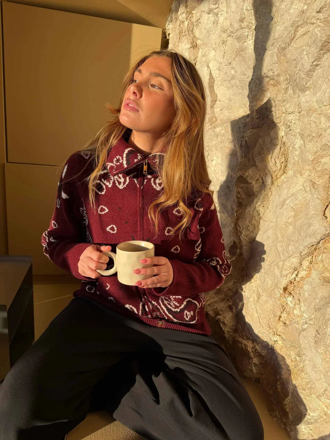 Aitana – Jersey de punto con cuello alto y cremallera