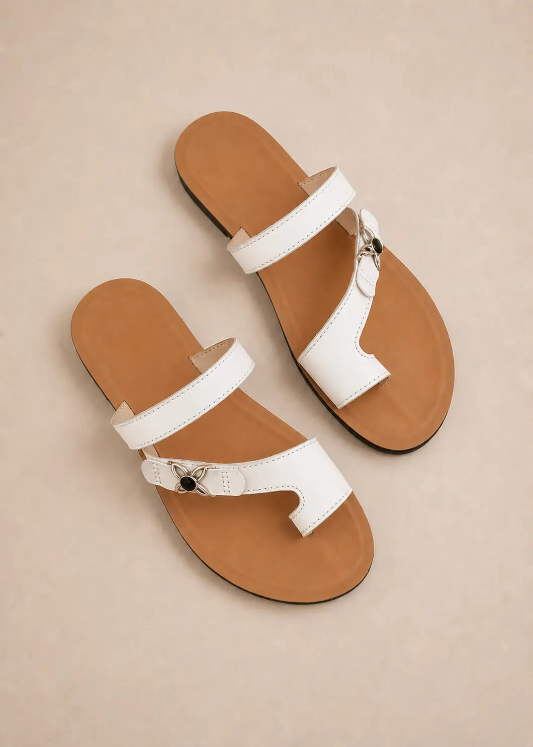 Sandalia slip-on con separador de dedo