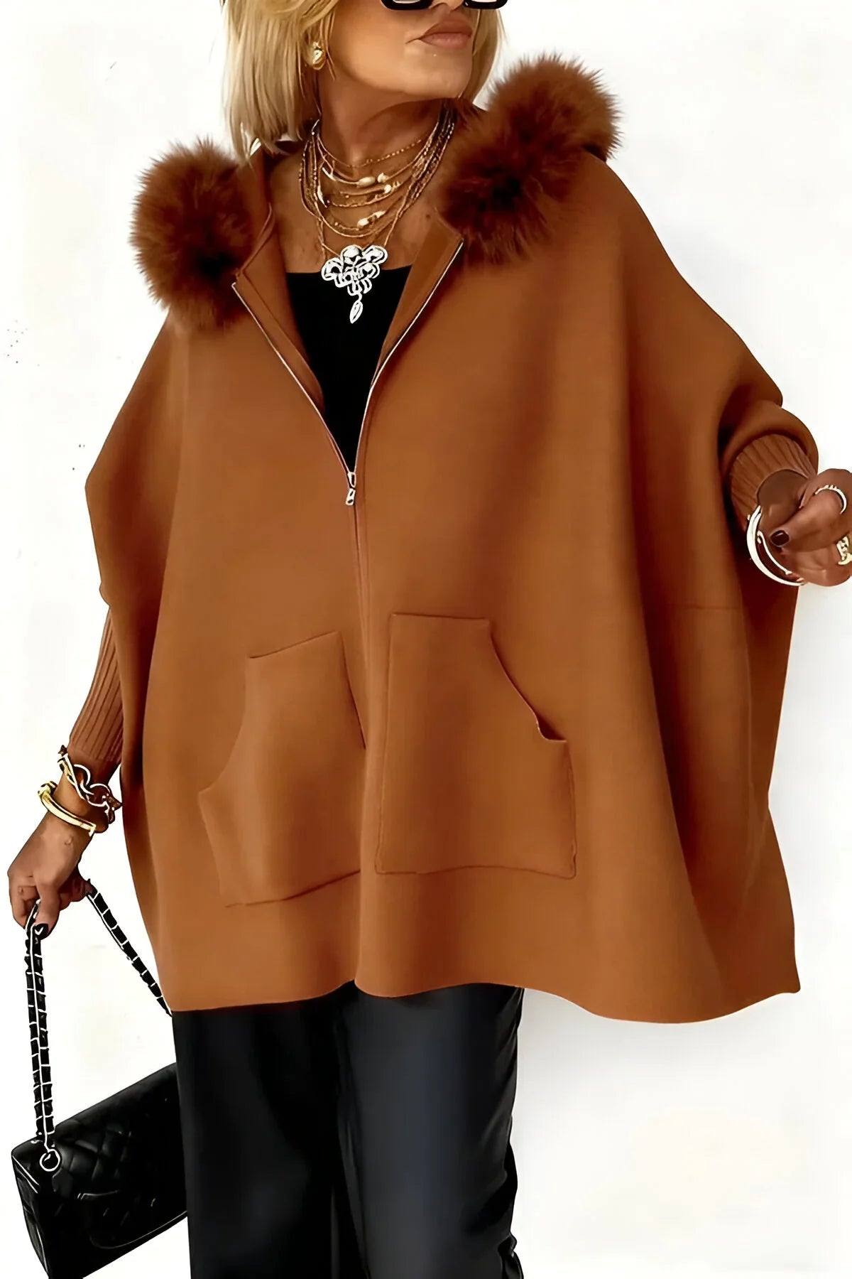 Lara | Chaqueta moderna con capucha de pelo