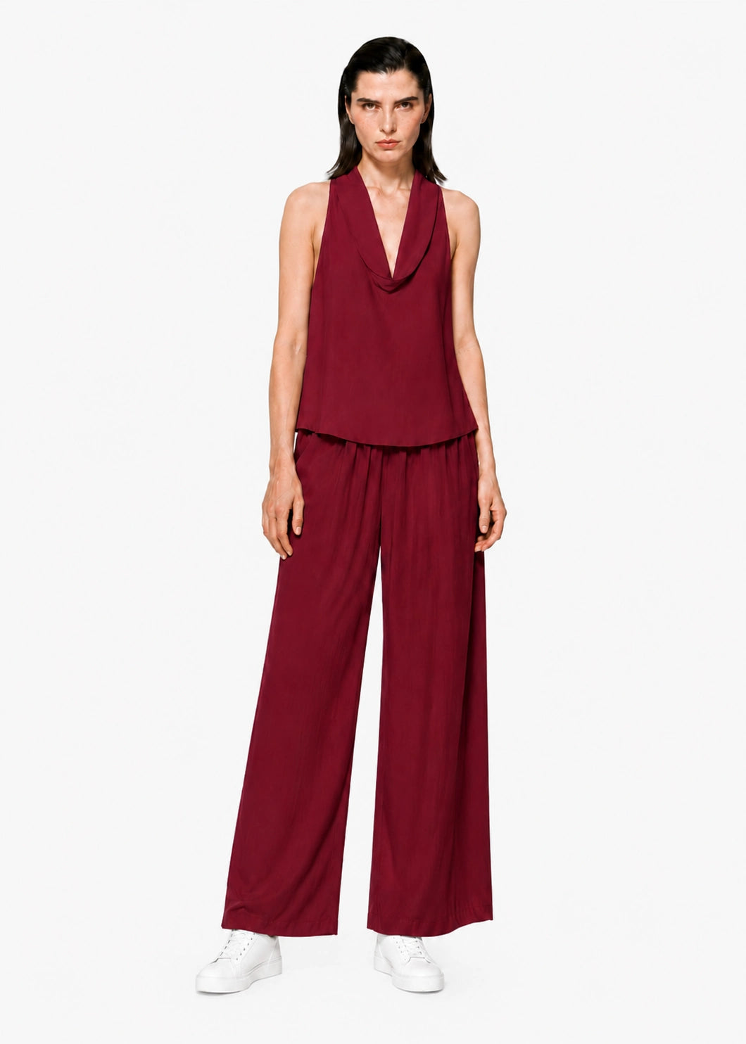 Conjunto con top drapeado y pantalón de pierna amplia
