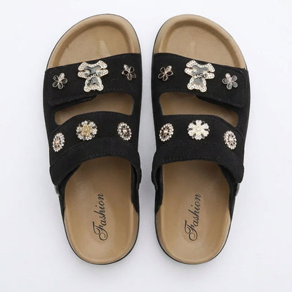 Isla | Sandalias con Plataforma y Pines Decorativos