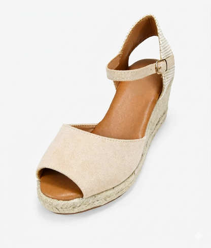 Sandalias beige con cuña de esparto