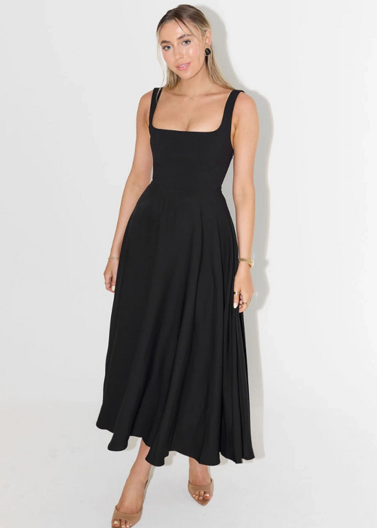 Vestido largo con escote cuadrado y caída fluida