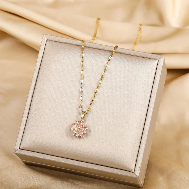 Collar Sakura Rosa Romántico en Acero