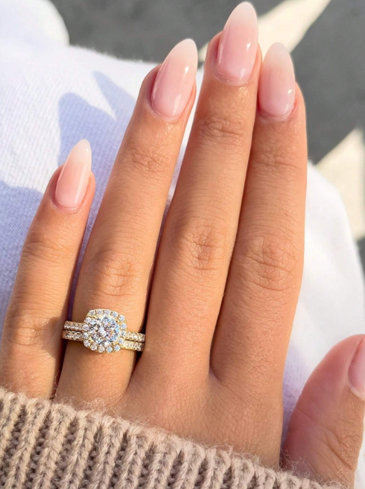 Rosemary – Anillo clásico de oro con un brillo atemporal de zirconia cúbica