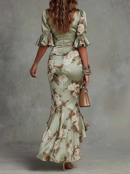 Valentina Vestido Maxi Asimétrico de Satén Verde con Estampado Floral, Escote en V y Mangas Acampanadas con Volantes