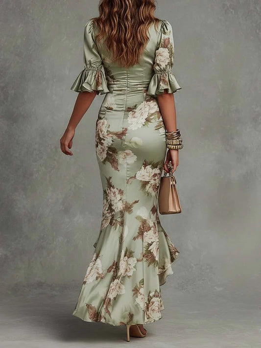Valentina Vestido Maxi Asimétrico de Satén Verde con Estampado Floral, Escote en V y Mangas Acampanadas con Volantes