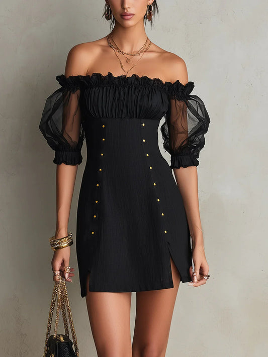 Adela Vestido Mini Negro con Escote Bardot, Mangas Abullonadas y Tachuelas