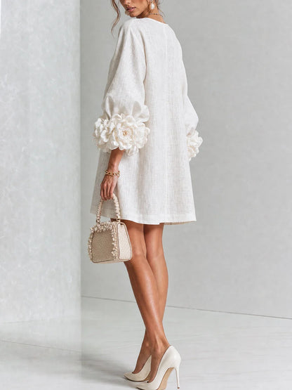 Elvira Vestido Mini Blanco con Botones Florales y Mangas de Flores