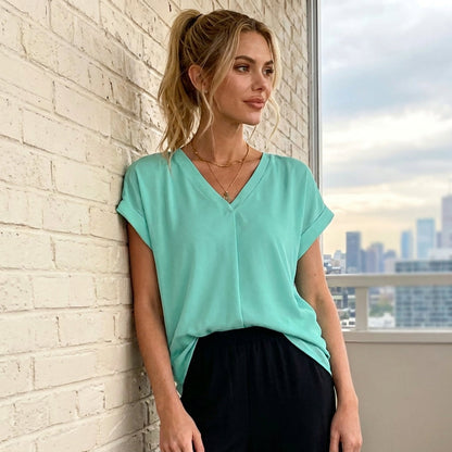 Nora - Blusa con escote en V y espalda plisada