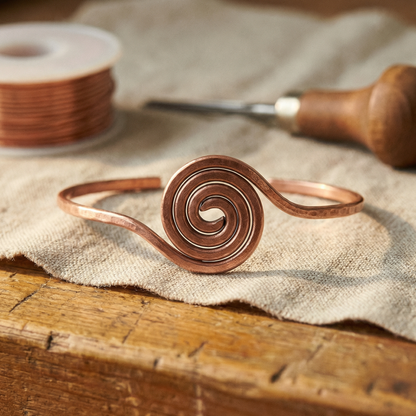 Tobillera de cobre en espiral