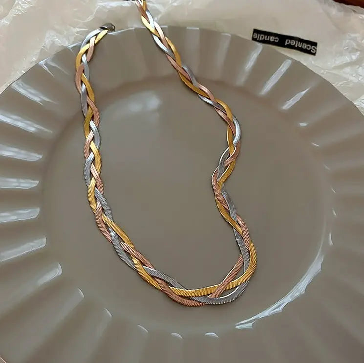 Collar Elegante Oro y Plata