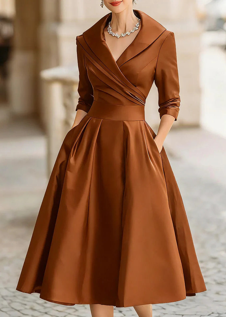 Vestido midi de satén de inspiración vintage con cuello drapeado