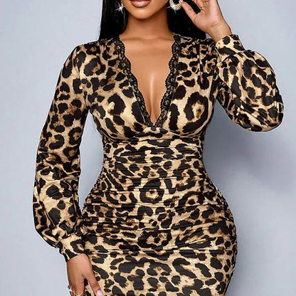 Selena – Vestido midi de leopardo con encaje y escote en V